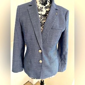 Like new Tommy Hilfiger blazer. Tailored. Size 8. Blue.